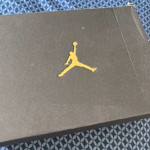 Air jordan 1 mid SE “coconut milk”